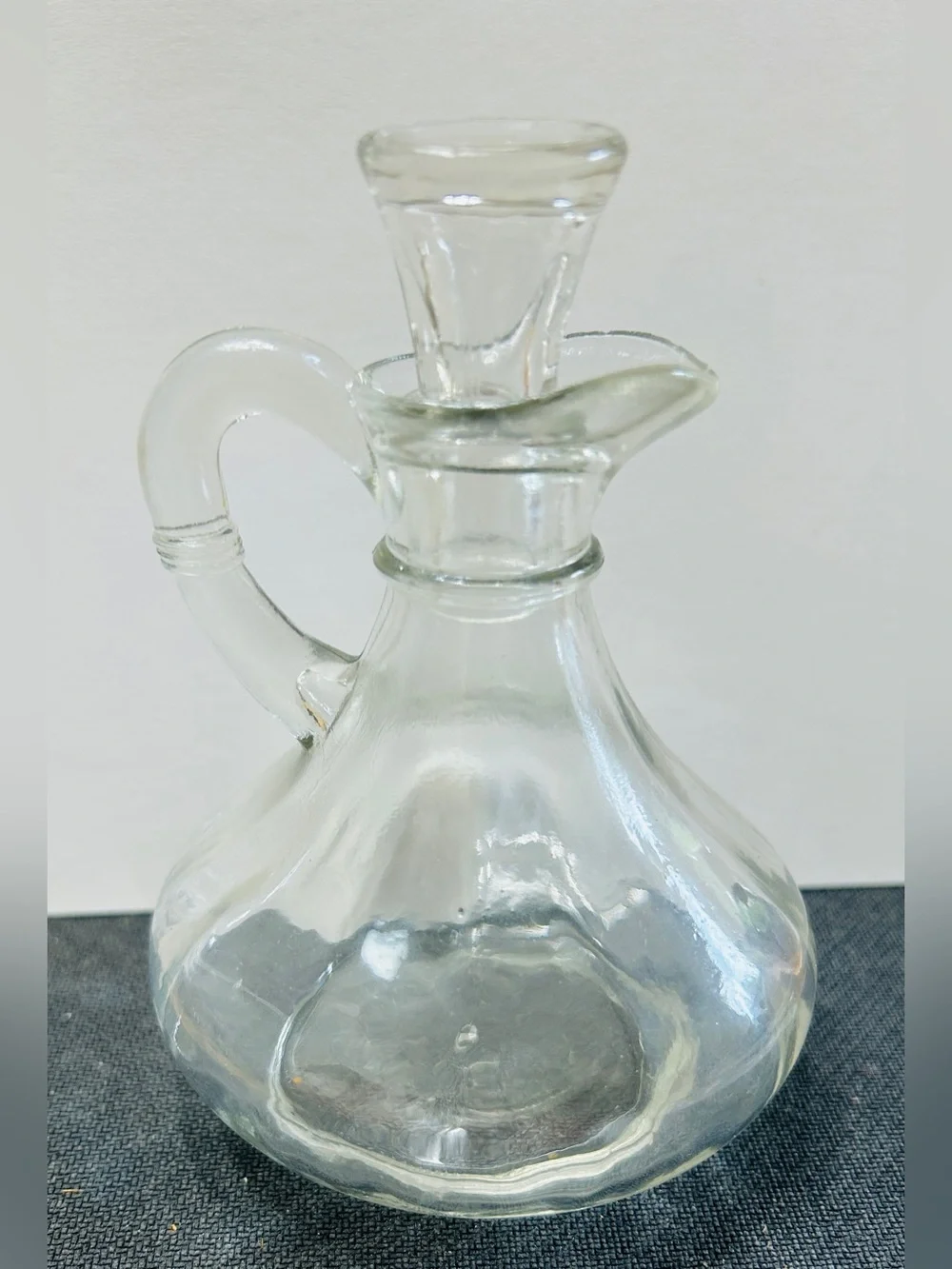 Vinegar cruet by Anchor Hocking. Clear bright glass, NO blemishes.